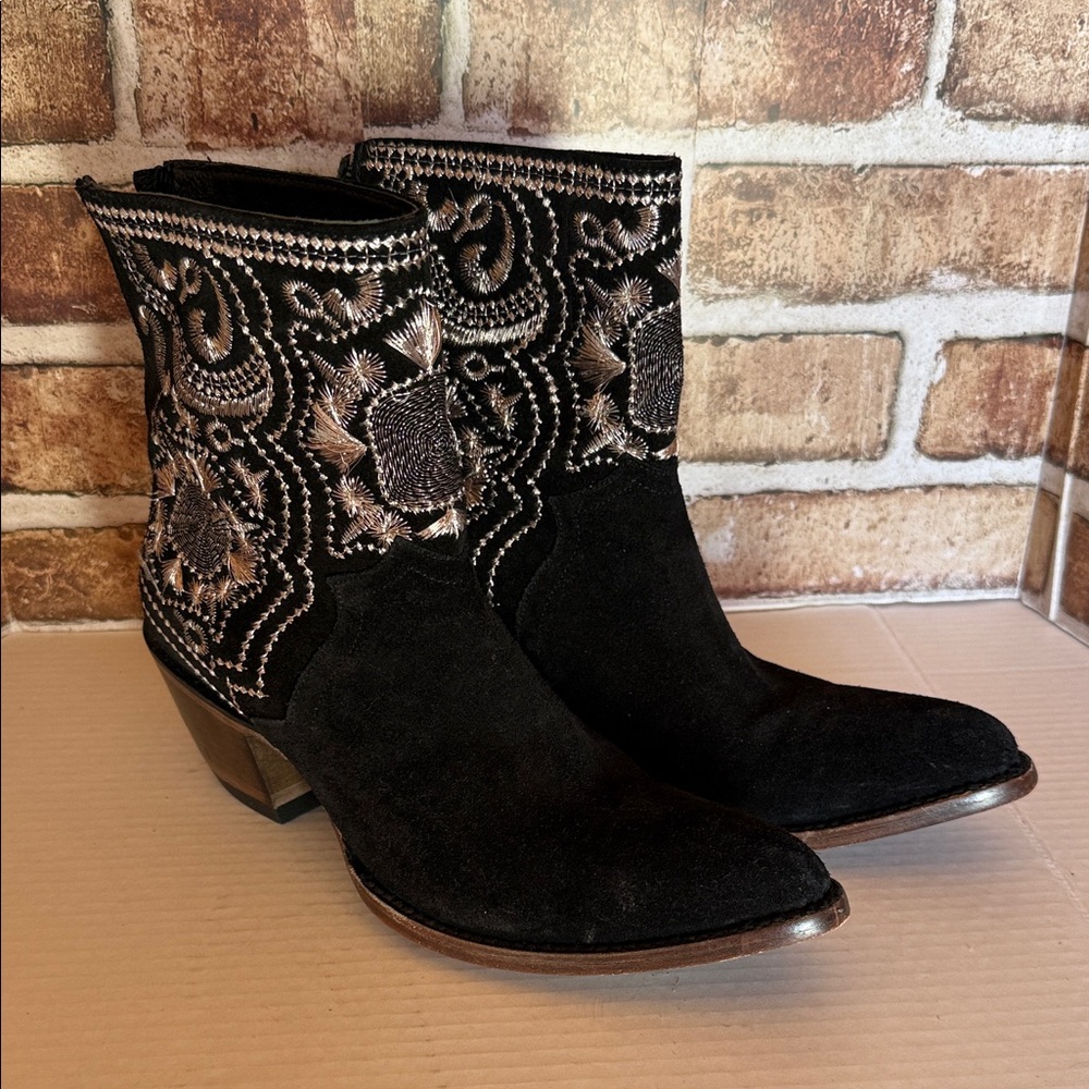 Old Gringo Black and Silver suede
